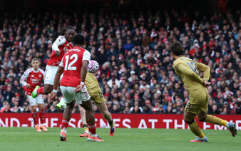 Arsenal go clear after win over Palace, Man City slip up at Villa