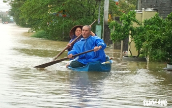 Floods kill at least 9, leave 5 missing in central Vietnam