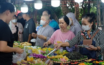 Ho Chi Minh City festival features 200 booths of vegetarian dishes, plant-based ingredients