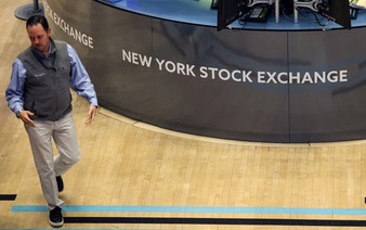 Wall Street gains on Amazon boost but rate caution tempers enthusiasm