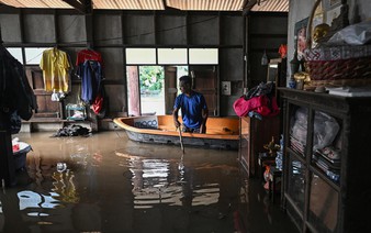 Thais navigate flooded homes and ancient temples by boat