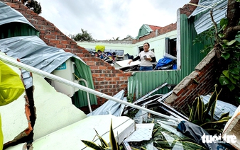 Tornado rips through Da Nang’s southern part, damaging dozens of homes