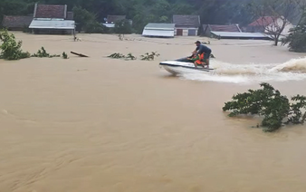 All-out mobilization to rescue flood-stricken communities in central Vietnam
