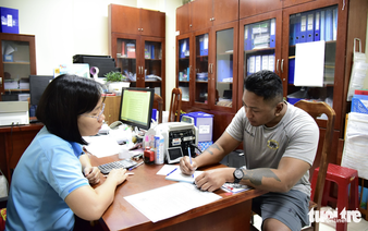 First-time foreign visitor to Vietnam supports flood victims after attending friend’s wedding
