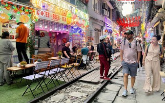 Hanoi’s ‘train street’ cafés resume operations days after police sweep: media