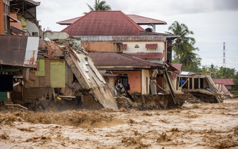 Rescuers step up recovery operations as Southeast Asia flood deaths reach 321
