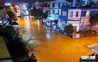 Floodwaters rise again on rivers in flood-ravaged Da Nang