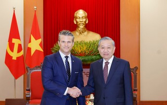 Pentagon chief reiterates commitments to Vietnam during meetings with top leaders