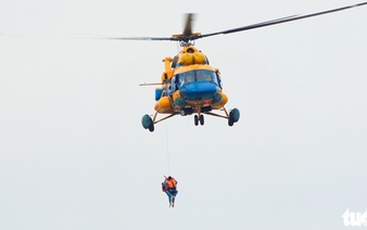 Vietnam Air Force conducts over-sea rescue training in Rach Gia