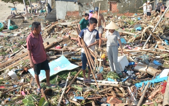 Storm Kalmaegi wipes out Vietnamese fishing village