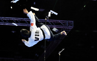 Vietnamese taekwondo athlete wins gold medal for willpower
