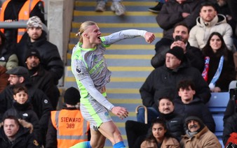 Title-chasing Man City beat Palace 3-0, Villa edge West Ham in five-goal thriller