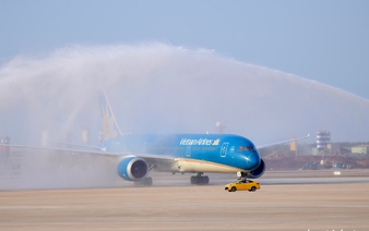 Vietnam’s 1st flight to Long Thanh airport draws record global attention