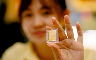 Vietnam gold prices hit record near $6,000 as global bullion rallies