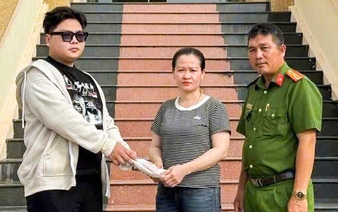 Young man turns in lost gold, over $2,000 in cash to police in southern Vietnam