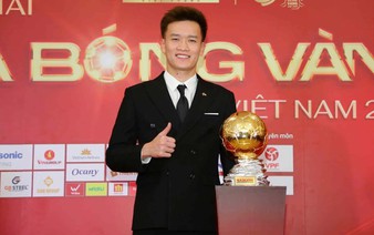 Midfielder Hoang Duc, striker Bich Thuy win Vietnam Golden Ball awards