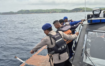 Valencia coach Fernando Martin dies in Indonesia boat accident
