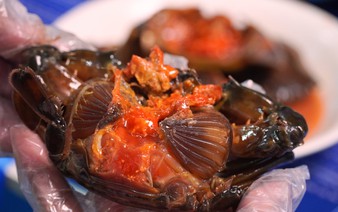 Old tradition, new flavor: Ca Mau crab marinated in fish sauce gains modern appeal