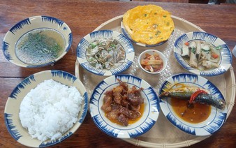 Hearty 6-dish Hue meal for less than $2 surprises diners