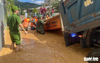 Vietnam’s Lam Dong activates emergency response as 1,750 households isolated, dozens of boats sink
