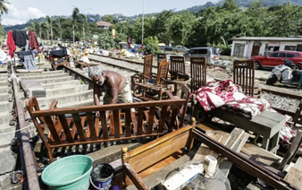 Sri Lanka issues landslide warnings as cyclone toll hits 618
