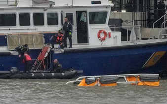 Tourist helicopter crashes into New York's Hudson River, killing all six aboard