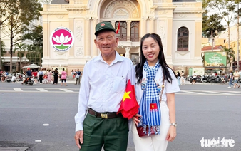 76-year-old war veteran arrives in Ho Chi Minh City for Reunification Day parade after 1,300km motorbike ride