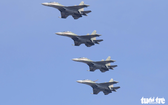 Fighter jets roar, performing stunts over Ho Chi Minh City