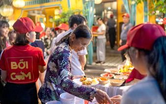 Heartwarming buffet: Restaurant in central Vietnam opens door to less fortunate