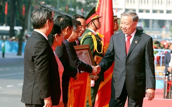 Ho Chi Minh City receives 'Labor Hero' title for COVID-19 response, recovery efforts