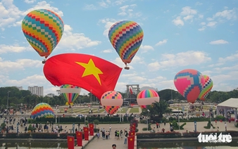 Colorful hot-air balloons paint Vietnam’s Ninh Thuan skyline for Reunification Day celebrations