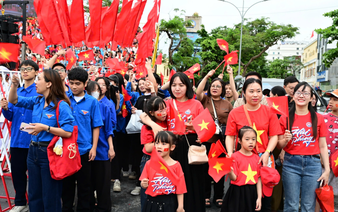 Tens of thousands gather for parade celebrating 70th anniversary of liberation of Vietnam’s Hai Phong City