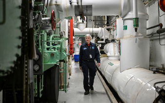 As world heats up, UN cools itself the cool way: with water