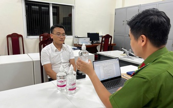 Grassroots official in Hanoi arrested for producing fake medical alcohol