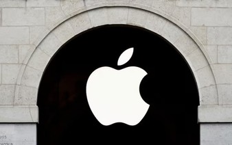 Apple eyes using AI to design its chips, technology executive says