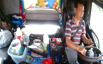 Vietnamese drivers still use phones on expressways despite heavy fines
