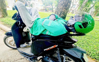 Ho Chi Minh City outdoor workers steal moments of rest under park shade