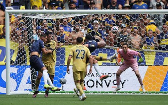Schoolteacher Christian Grey scores dream goal as amateur Auckland City hold Boca Juniors to a draw
