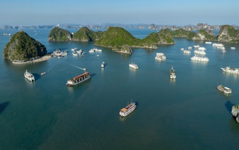 Taiwanese tourist dies while having breakfast aboard Ha Long Bay cruise