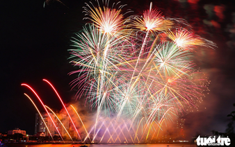 Spectators mesmerized by fireworks displays from South Korea, Italy in Da Nang