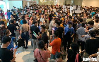 Chaos erupts overnight as hundreds flock to buy social housing in Da Nang