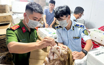 Nearly 4 tonnes of contaminated frozen meat smuggled from abroad discovered in north-central Vietnam