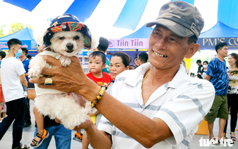 Over 300 dressed-up pets join competition in southern Vietnam