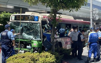 12 people injured in bus-trailer collision in Tokyo