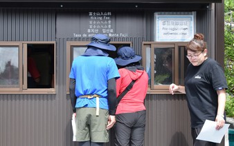 Mt. Fuji opens to climbers on Shizuoka side