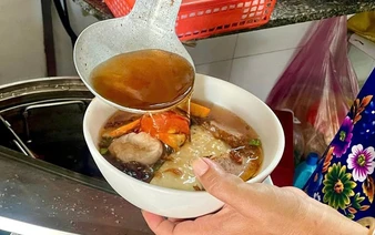 Suspended noodle portions warm both stomachs and hearts in Ho Chi Minh City