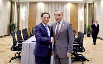 Vietnam strengthens ties with China, Australia, Algeria on AMM-58 sidelines