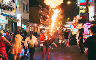 Street begging, fire-breathing remain nuisance in Vietnamese cities
