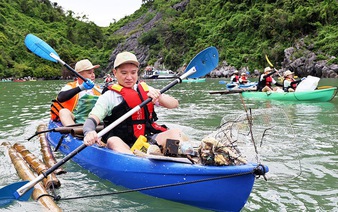 Volunteers remove trash to protect Vietnam’s Lan Ha Bay
