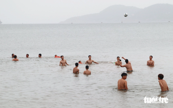 In Vietnam, tourists swim at beach ahead of storm Wipha despite ban